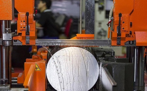 崇阳立式金属带锯床切削出现跑带故障解决方法！